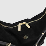 Sac à main convertible Casanova en suède The Trend, noir, vue détail du rabat et de la fermeture