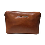 Sac Annie en cuir cognac, vue de face avec fermeture éclair et logo argenté