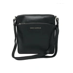 Sac à bandoulière Gisèle en cuir noir, vue de face avec bandoulière