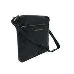 Sac à bandoulière Gisèle en cuir noir, vue de trois quarts