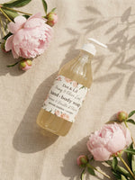 Savon liquide mains et corps – Pivoine & feuille d’olivier – 473 ml de Dot & Lil – présentation du produit