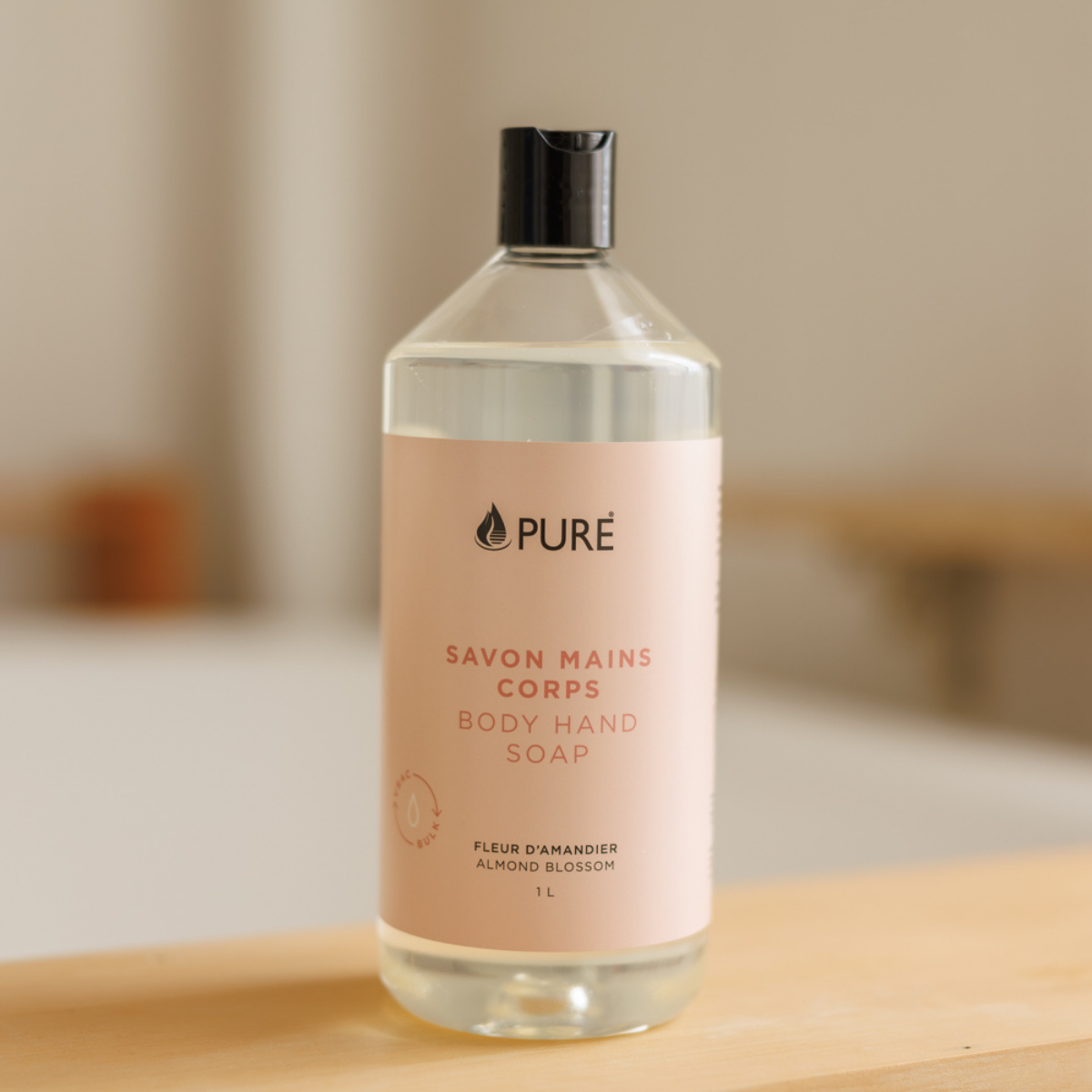 Savon mains et corps Pure – Fleur d’amandier – 1 L — présentation du produit