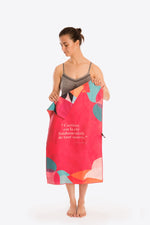 Serviette de sport Solem L’Inspirante, serviette déployée devant soi