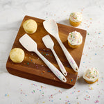 Spatules Confetti Trudeau utilisées pour garnir des petits gâteaux