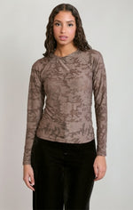 T-shirt à manches longues à motif floral Dex, coloris taupe foncé, vêtement porté