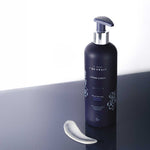 Crème corporelle Lumière avec une touche de crème à sa base — Ta peau, ton fruit
