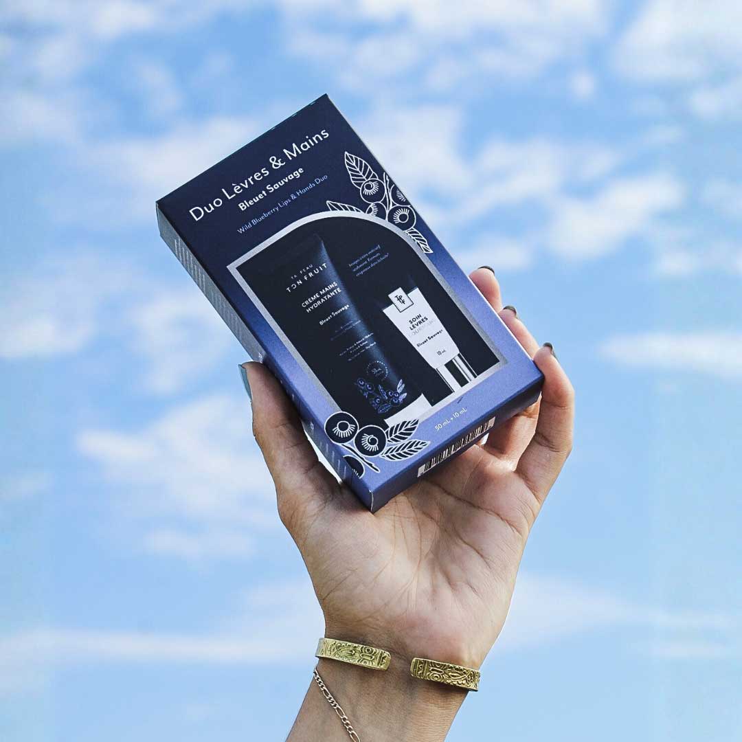 Boîte du coffret Duo Lèvres et Mains tenue en main — Ta peau, ton fruit