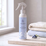 Eau de linge Bleuet sauvage de Ta peau, ton fruit, vaporisateur de 250 ml près de linge plié