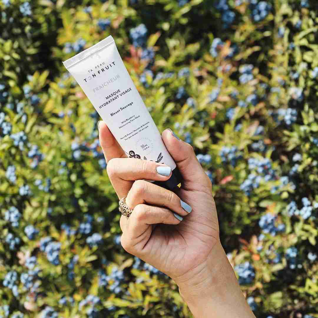 Masque hydratant Fraîcheur tenu en main — Ta peau, ton fruit