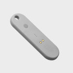 Traceur universel Orbitkey — gris granite — face arrière et contacts de recharge