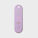 Traceur universel Orbitkey — lilas — face arrière et contacts de recharge