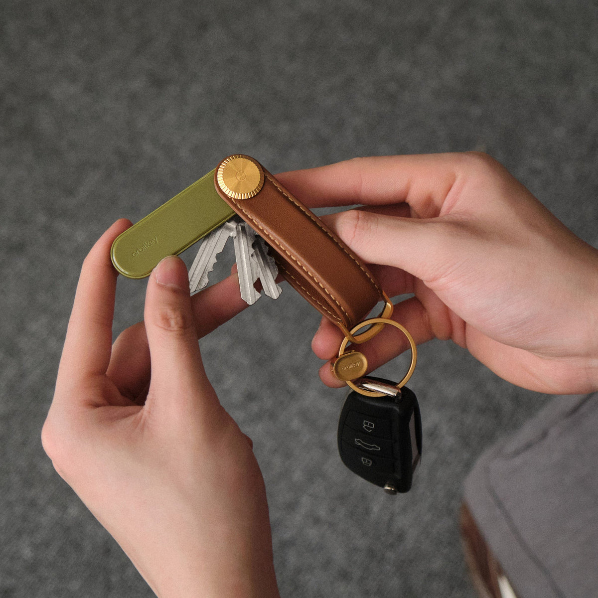 Traceur universel Orbitkey — traceur ajouté à un trousseau
