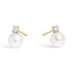 Boucles d’oreilles à perles blanches et petites pierres, monture dorée