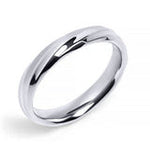 Bague argentée lisse et arrondie