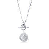 Collier argenté avec médaillon rond et fermoir en T
