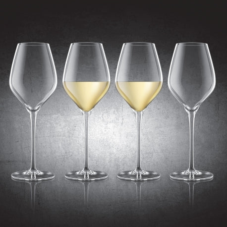 Quatre coupes DuraShield Final Touch, dont deux remplies de vin blanc, sur fond sombre.