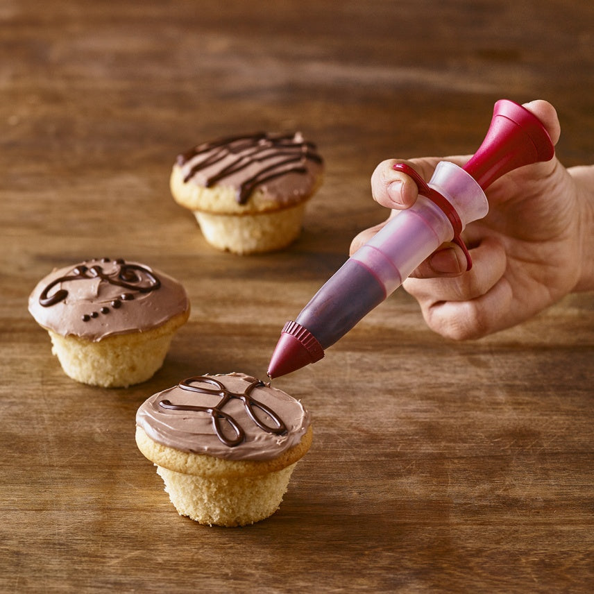 Décoration de petits gâteaux avec le crayon à pâtisserie Trudeau