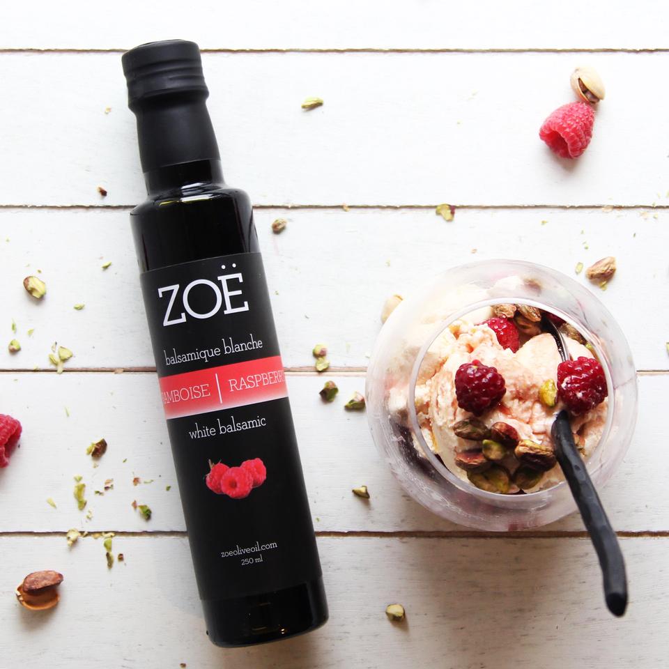 Vinaigre balsamique blanc à la framboise Zoé – 250 ml – suggestion de présentation